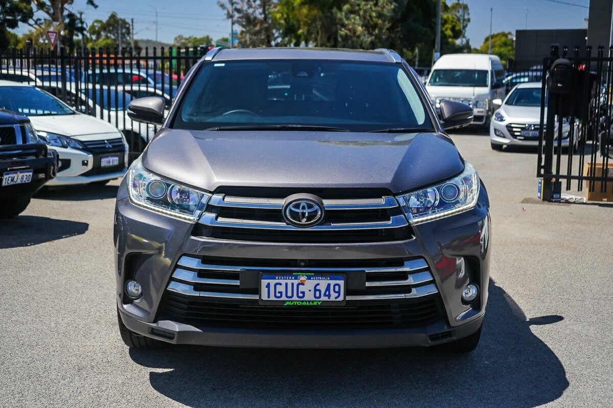 Toyota Kluger image 3