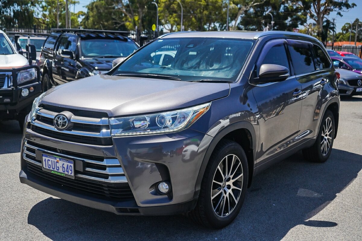 Toyota Kluger image 4