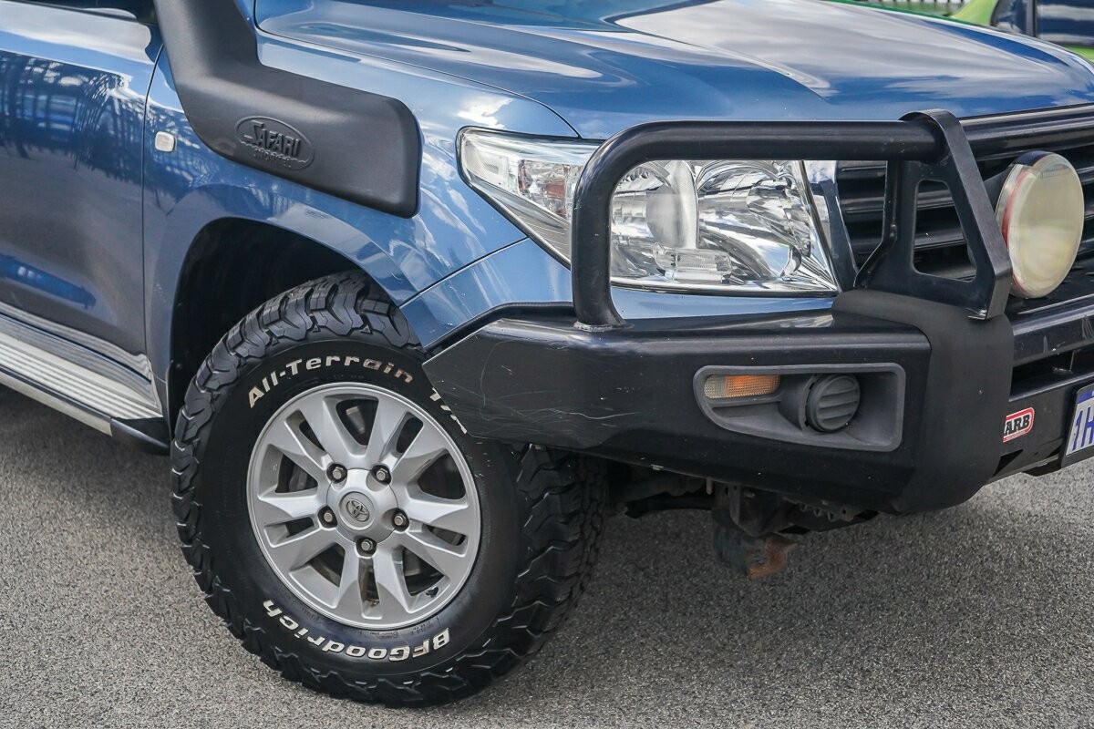 Toyota Landcruiser image 2
