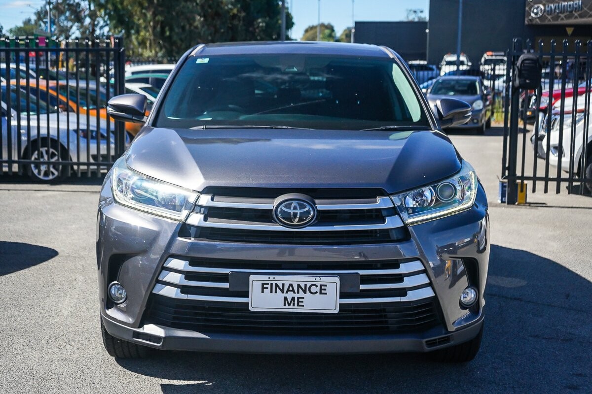 Toyota Kluger image 3