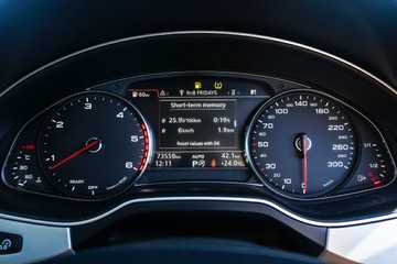 https://vehicle-cdn.autoleague.cloud/4294_81009643_15.jpg
