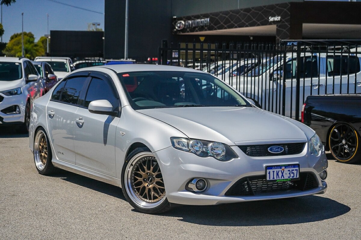 Ford Falcon image 1