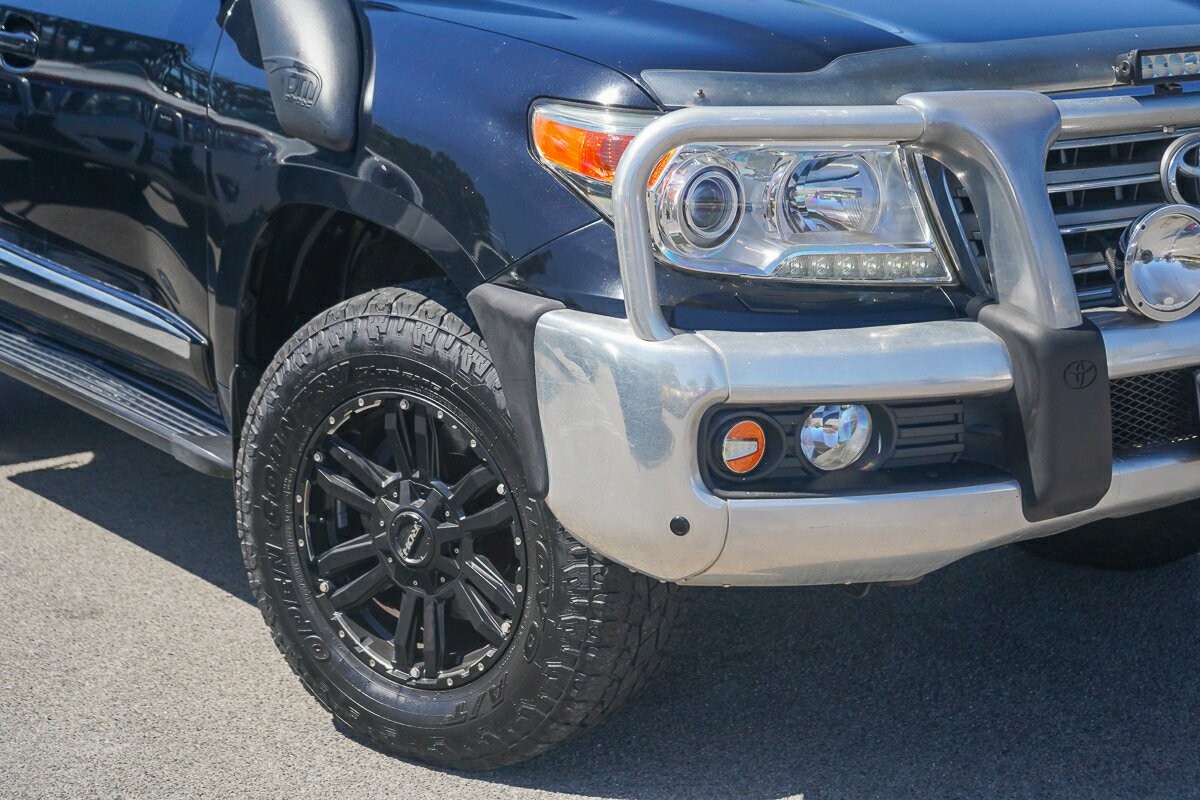 Toyota Landcruiser image 2