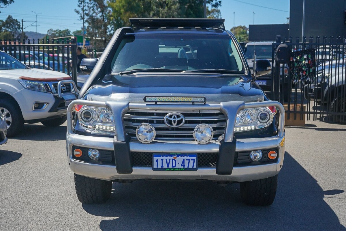 Toyota Landcruiser image 3