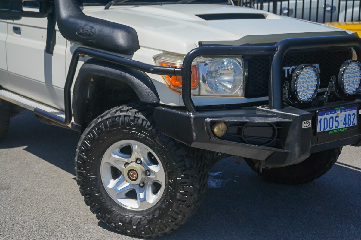 Toyota Landcruiser image 2