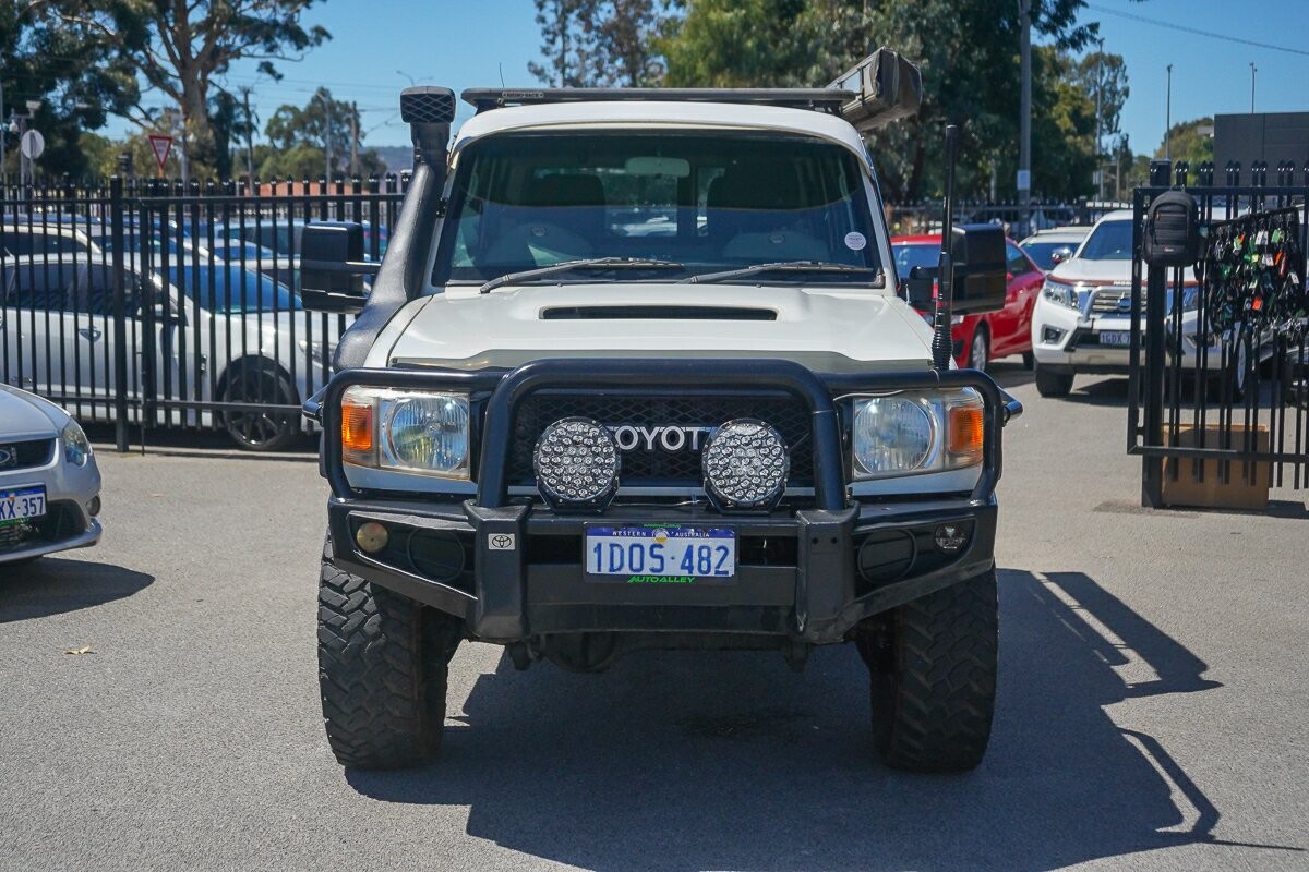 Toyota Landcruiser image 3