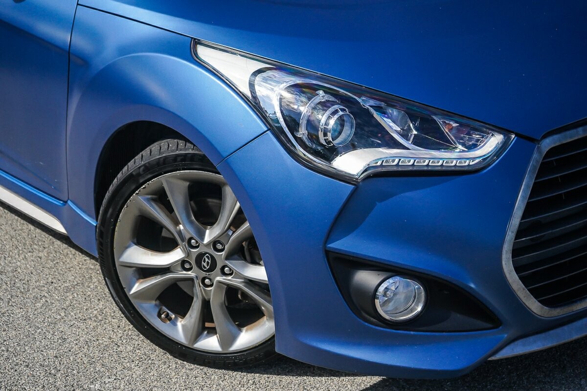 Hyundai Veloster image 2