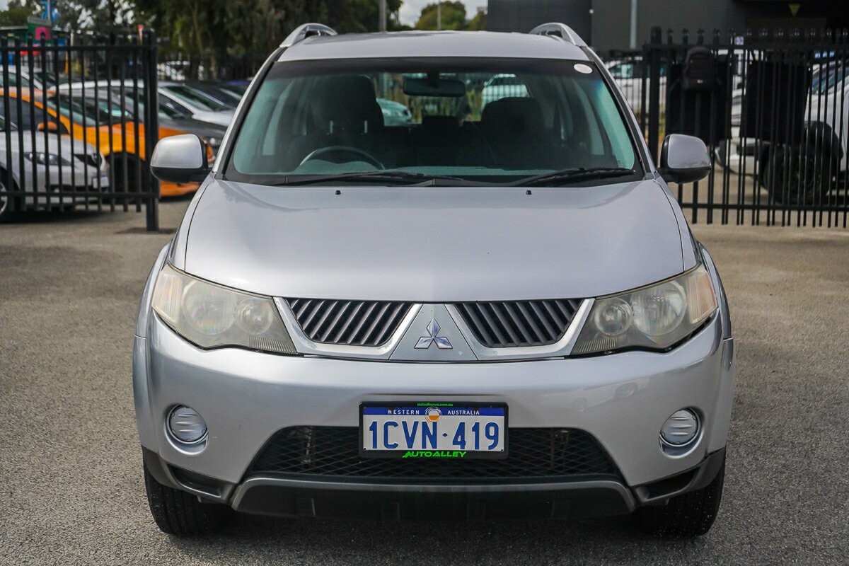 Mitsubishi Outlander image 3