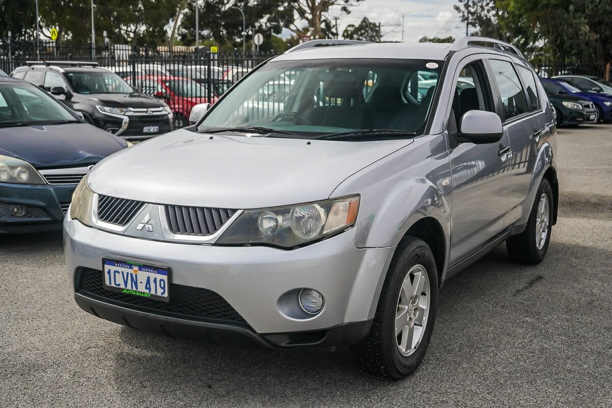 Mitsubishi Outlander image 4