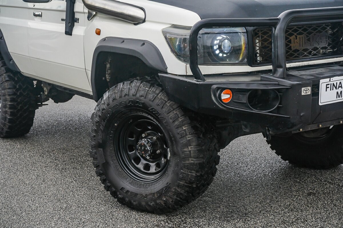 Toyota Landcruiser image 2