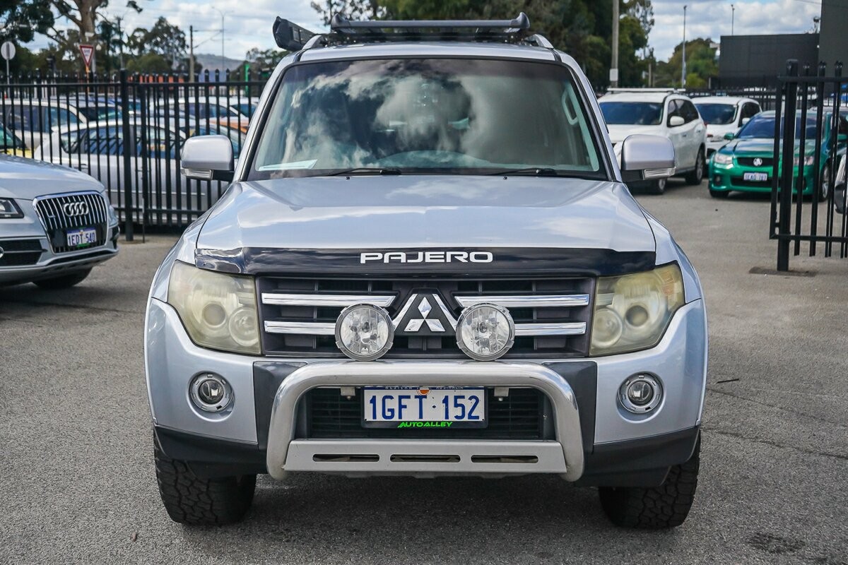 Mitsubishi Pajero image 3