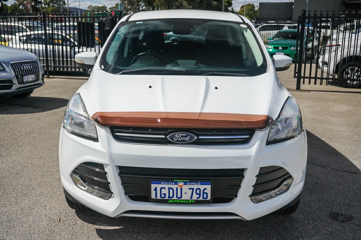Ford Kuga image 3