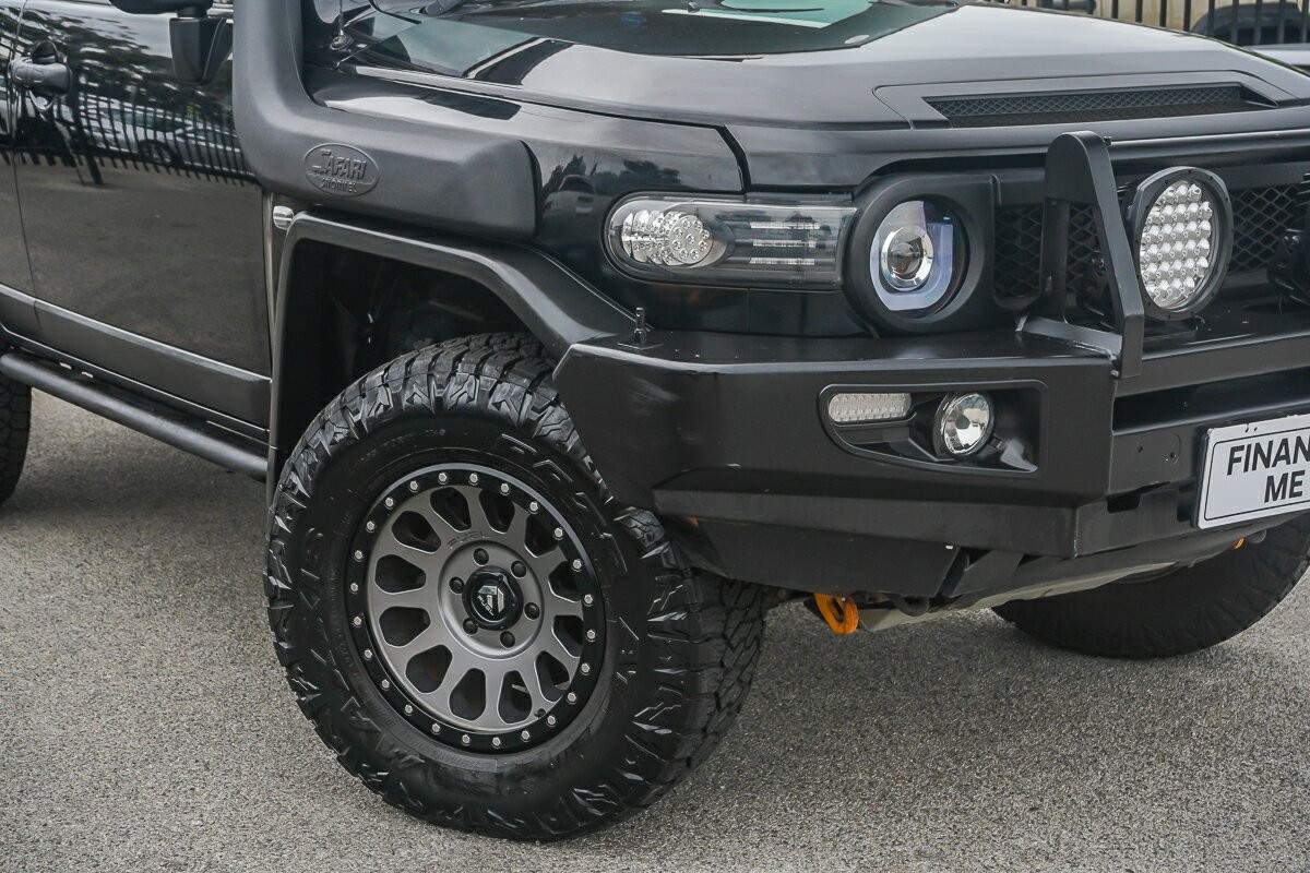 Toyota Fj Cruiser image 2