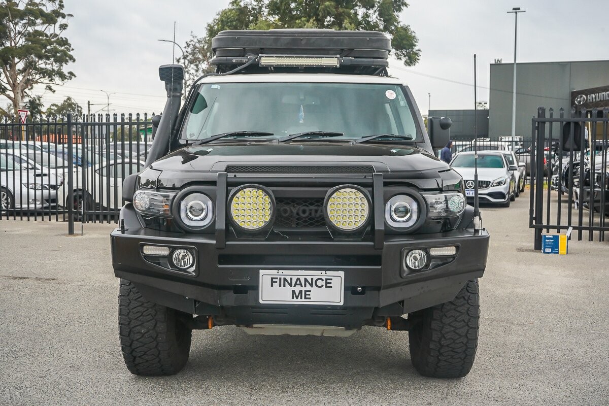 Toyota Fj Cruiser image 3