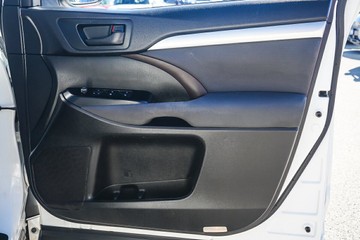 https://vehicle-cdn.autoleague.cloud/4294_81009919_12.jpg