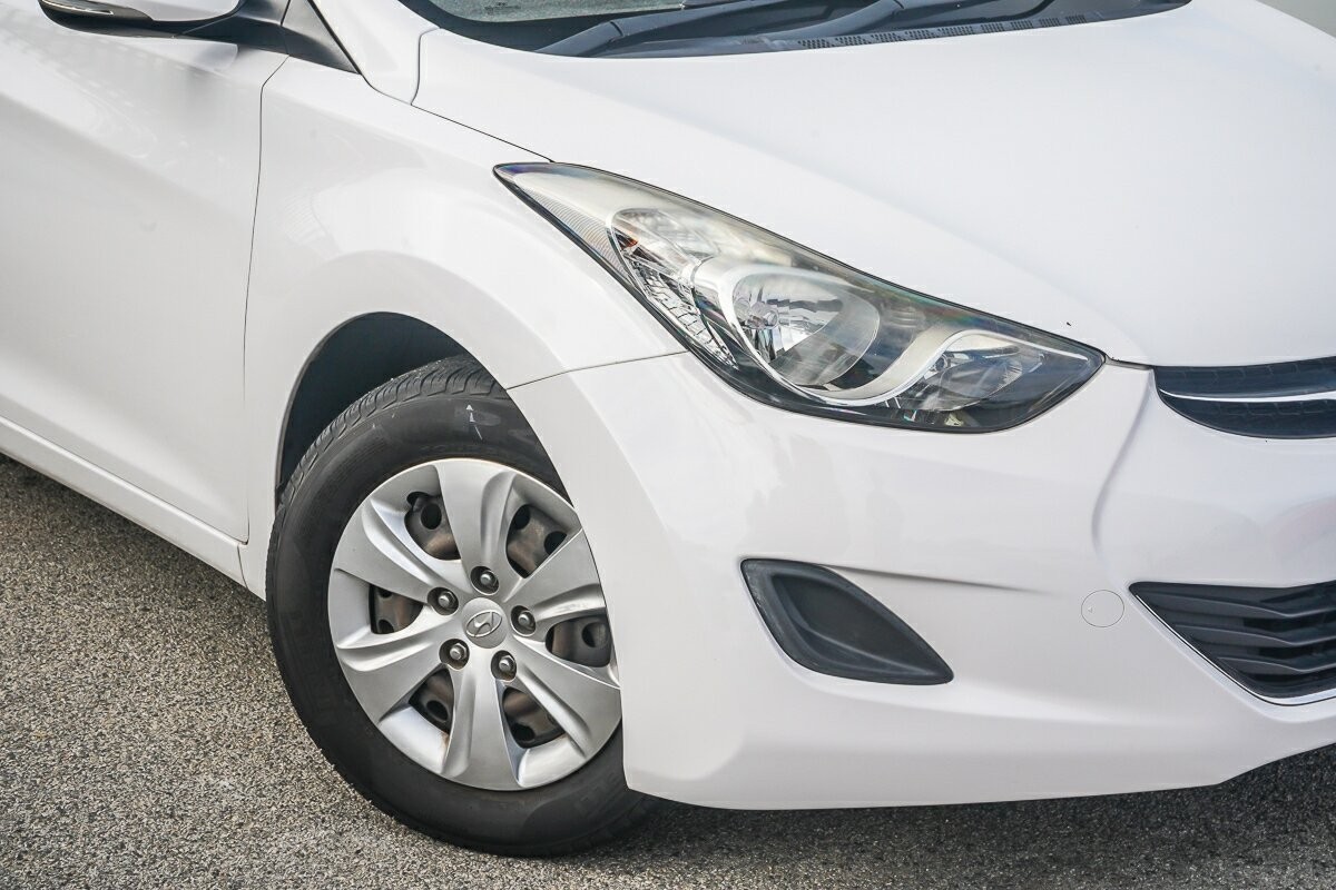 Hyundai Elantra image 2