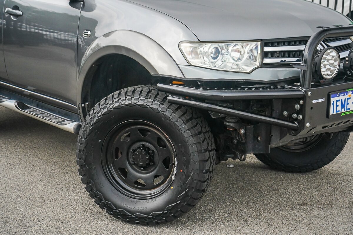 Mitsubishi Challenger image 2