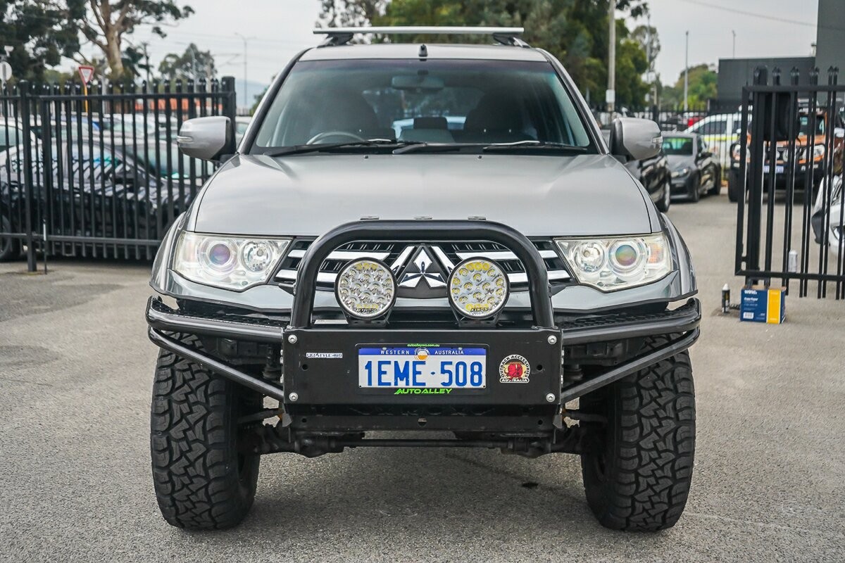 Mitsubishi Challenger image 3