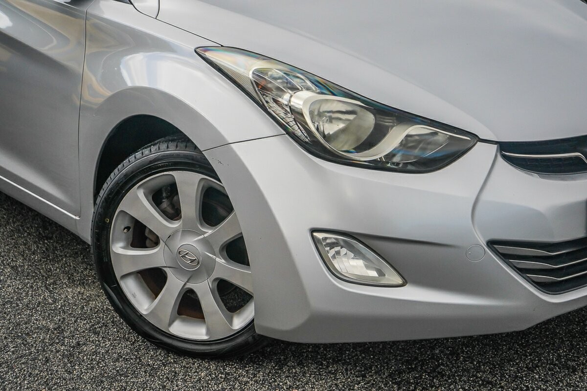 Hyundai Elantra image 2