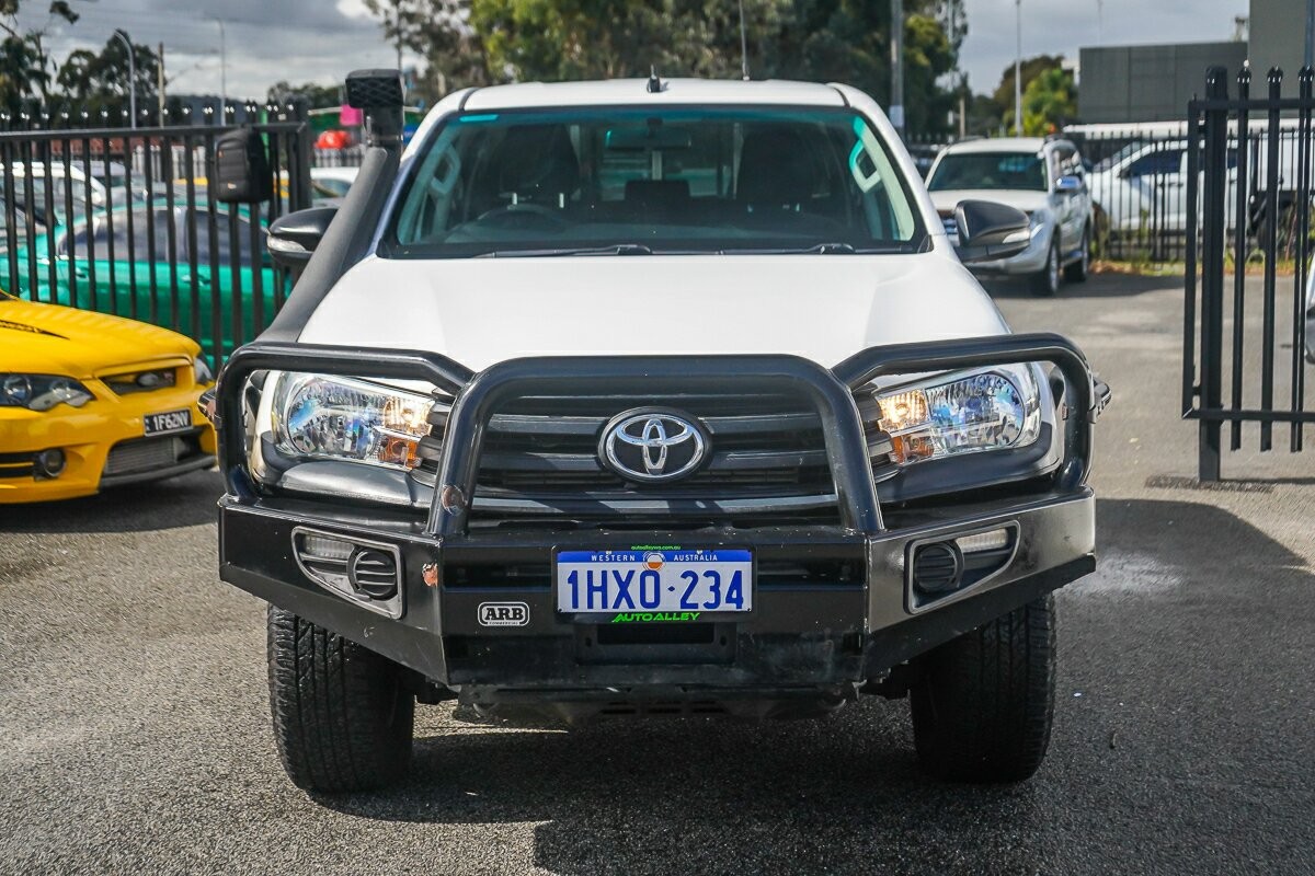 Toyota Hilux image 3