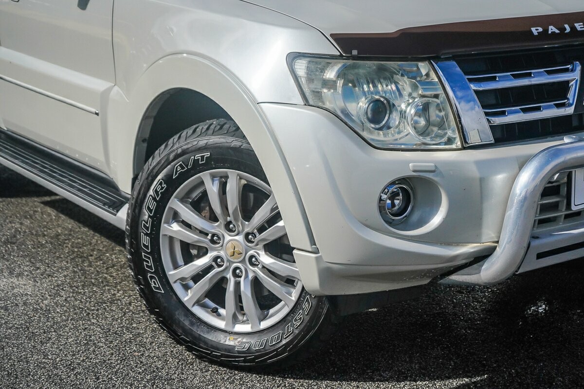 Mitsubishi Pajero image 2