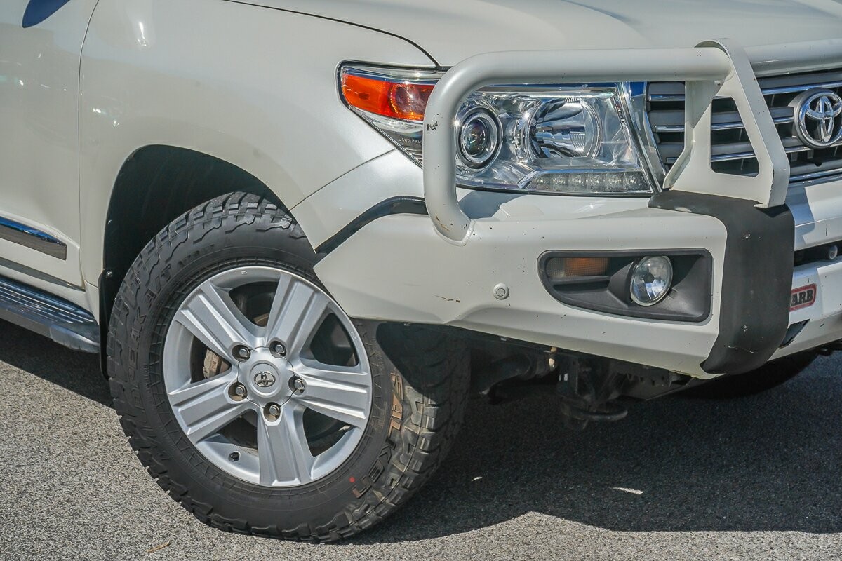 Toyota Landcruiser image 2