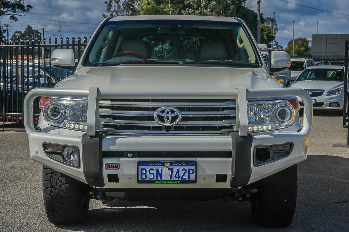 Toyota Landcruiser image 3