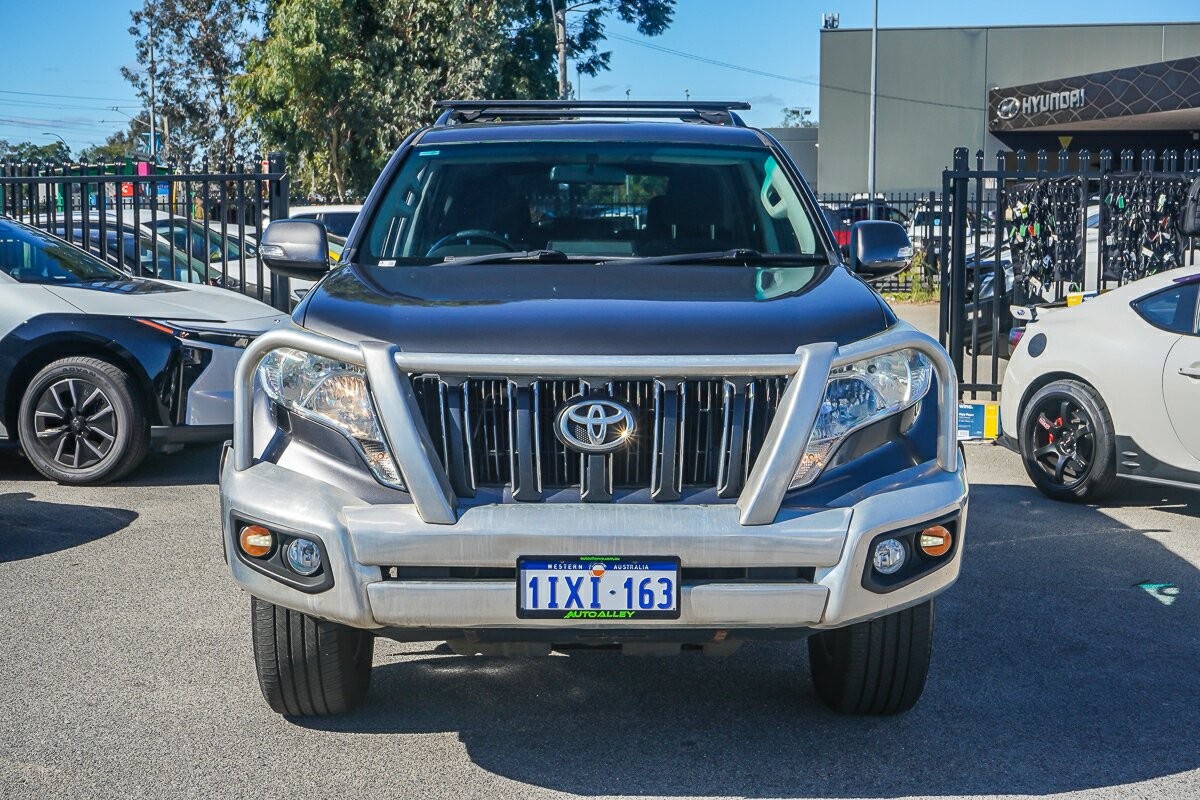 Toyota Landcruiser Prado image 3