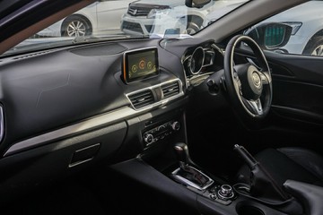 https://vehicle-cdn.autoleague.cloud/4294_81010084_19.jpg