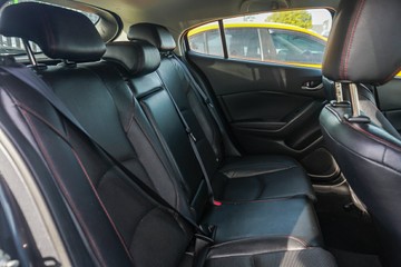 https://vehicle-cdn.autoleague.cloud/4294_81010084_9.jpg
