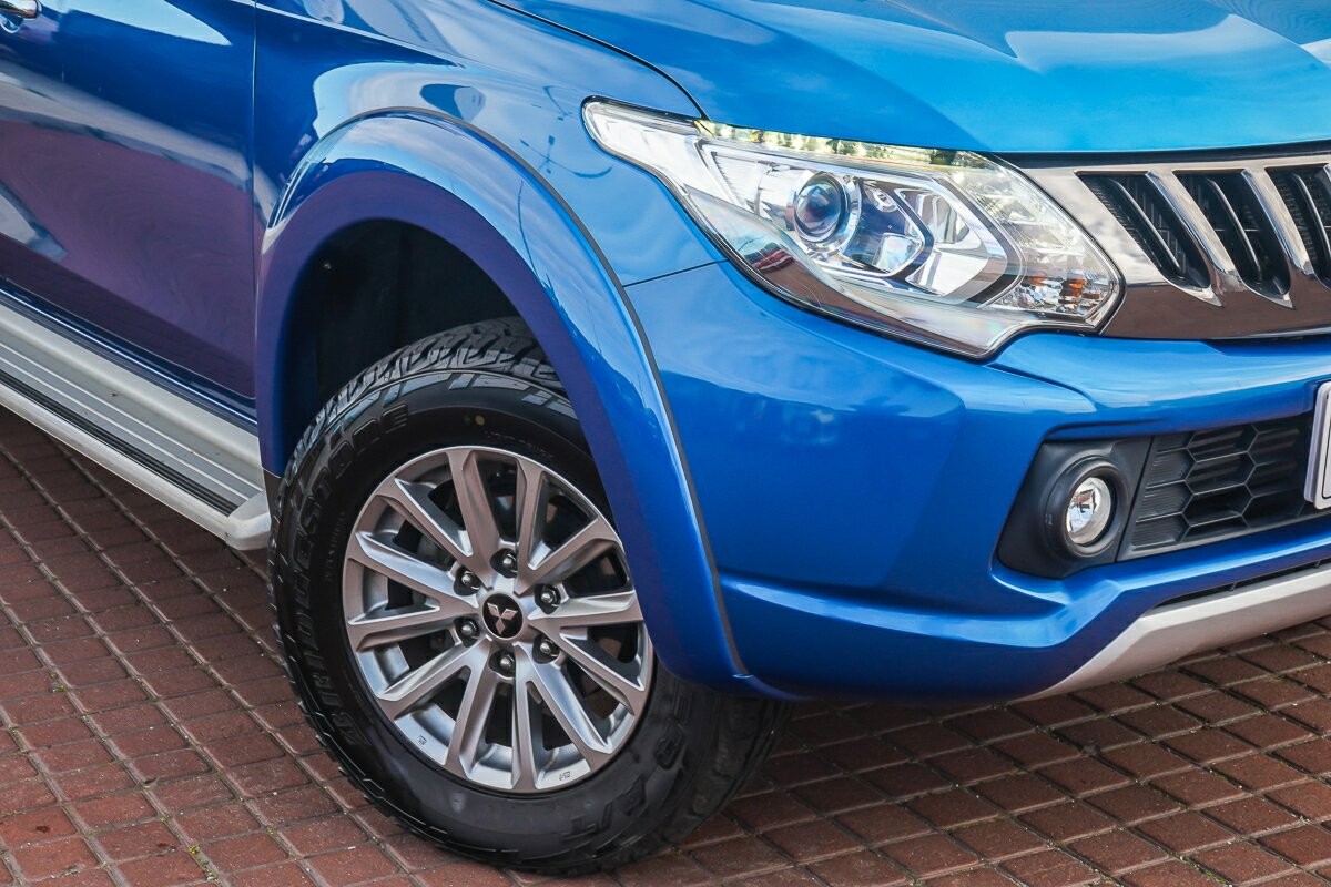 Mitsubishi Triton image 2