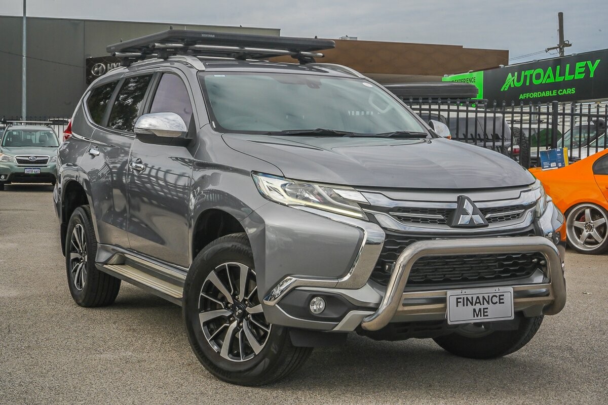 Mitsubishi Pajero Sport image 1