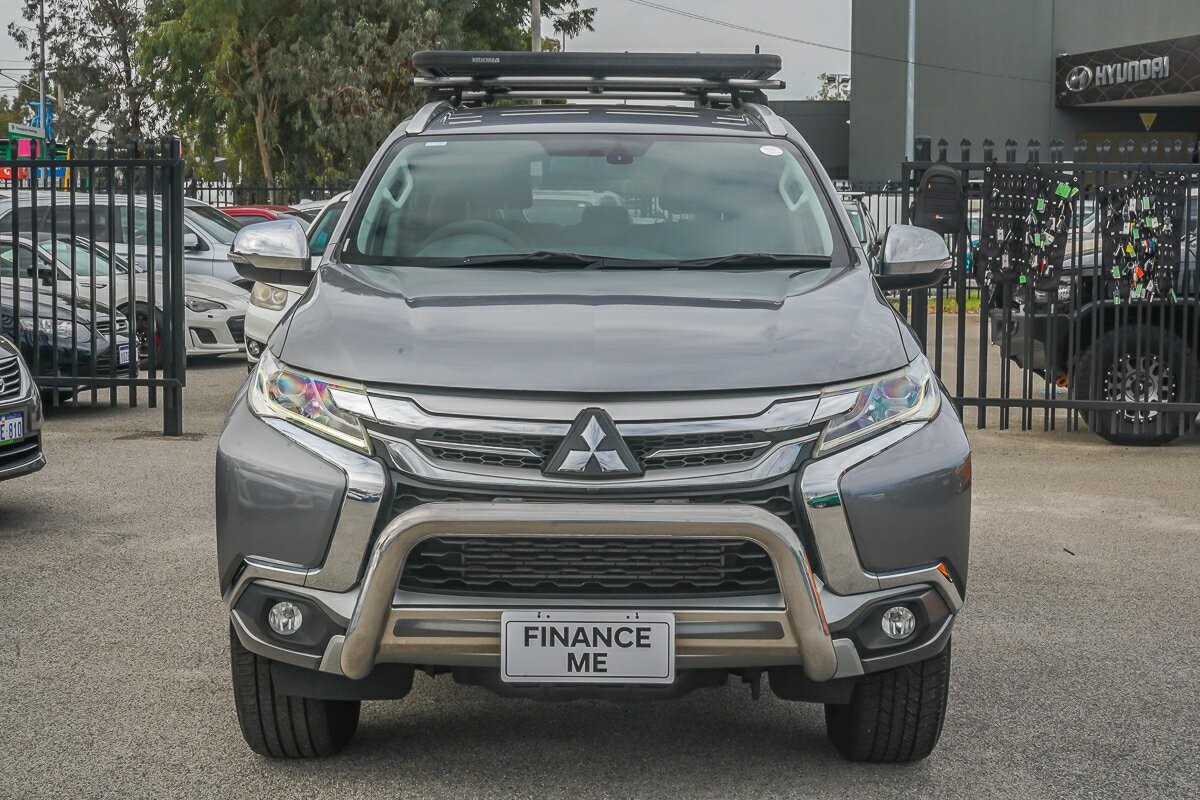 Mitsubishi Pajero Sport image 3