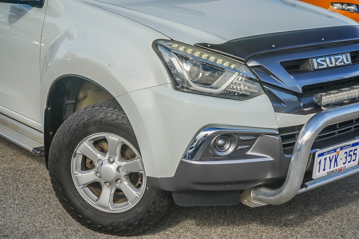 Isuzu Mu-x image 2