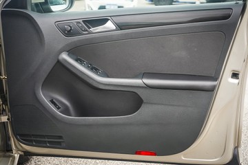 https://vehicle-cdn.autoleague.cloud/4294_81010360_12.jpg