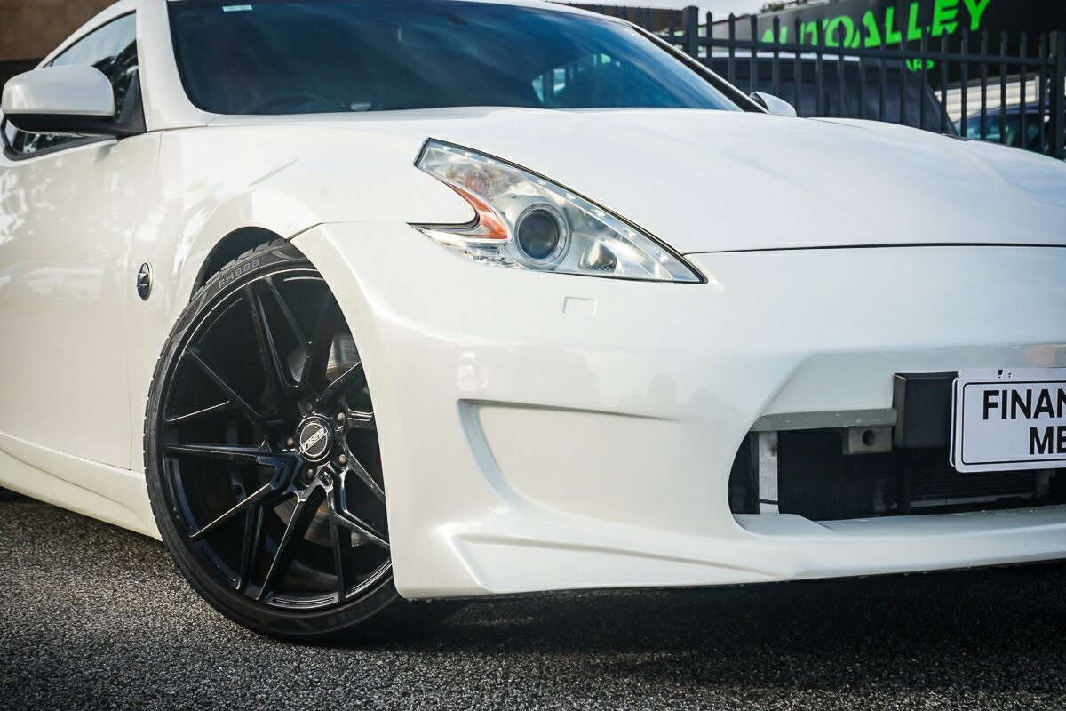 Nissan 370z image 2