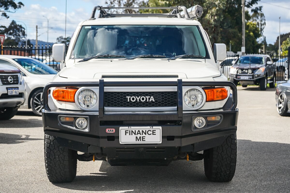 Toyota Fj Cruiser image 3