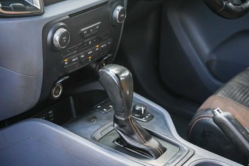 https://vehicle-cdn.autoleague.cloud/4294_81010565_22.jpg