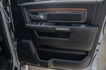 https://vehicle-cdn.autoleague.cloud/4294_81010668_12.jpg
