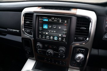 https://vehicle-cdn.autoleague.cloud/4294_81010668_18.jpg