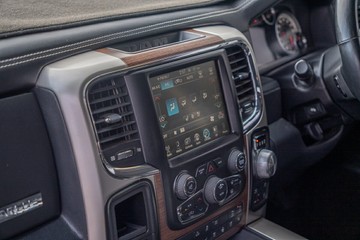 https://vehicle-cdn.autoleague.cloud/4294_81010668_22.jpg