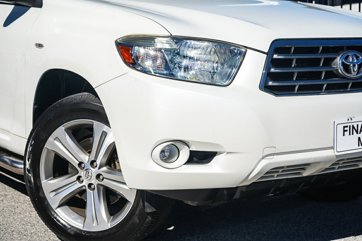 Toyota Kluger image 2