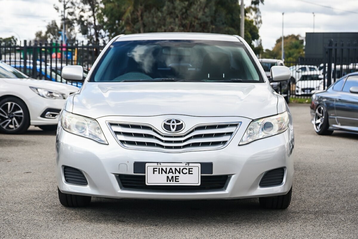 Toyota Camry image 3