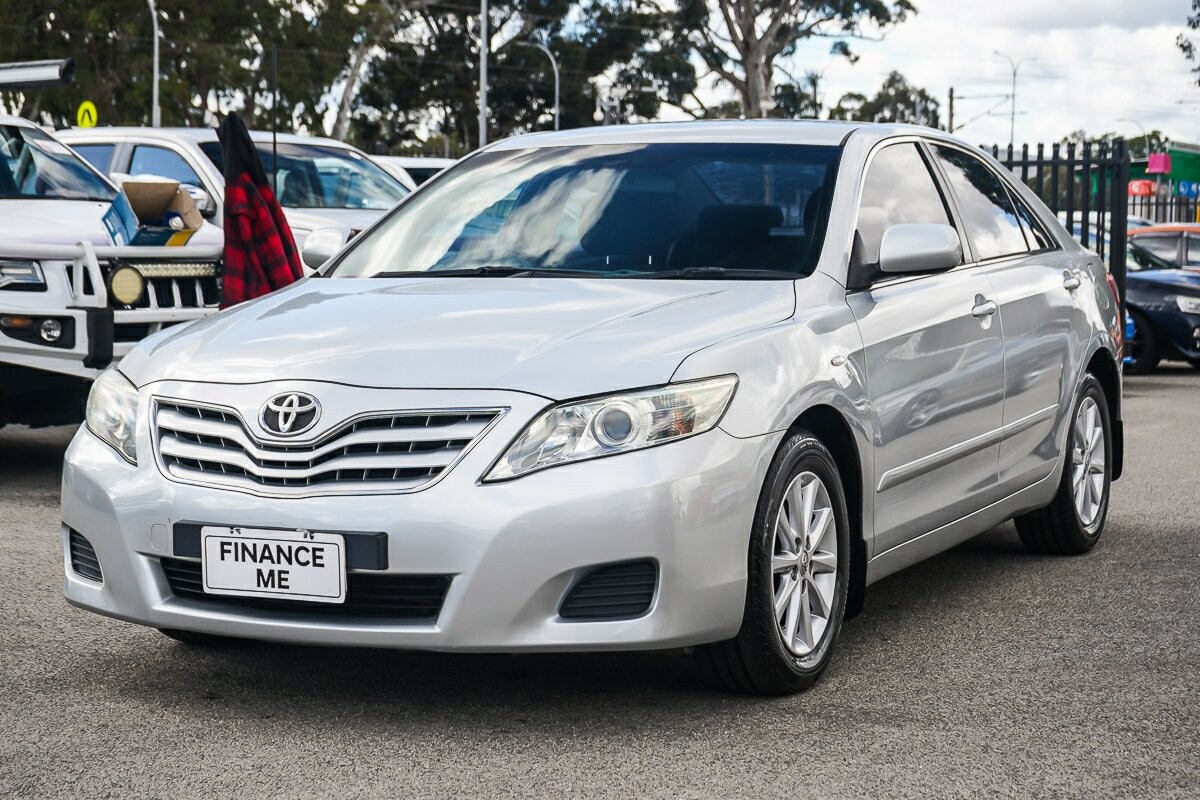 Toyota Camry image 4
