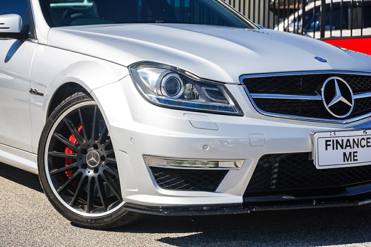 Mercedes Benz C-class image 2
