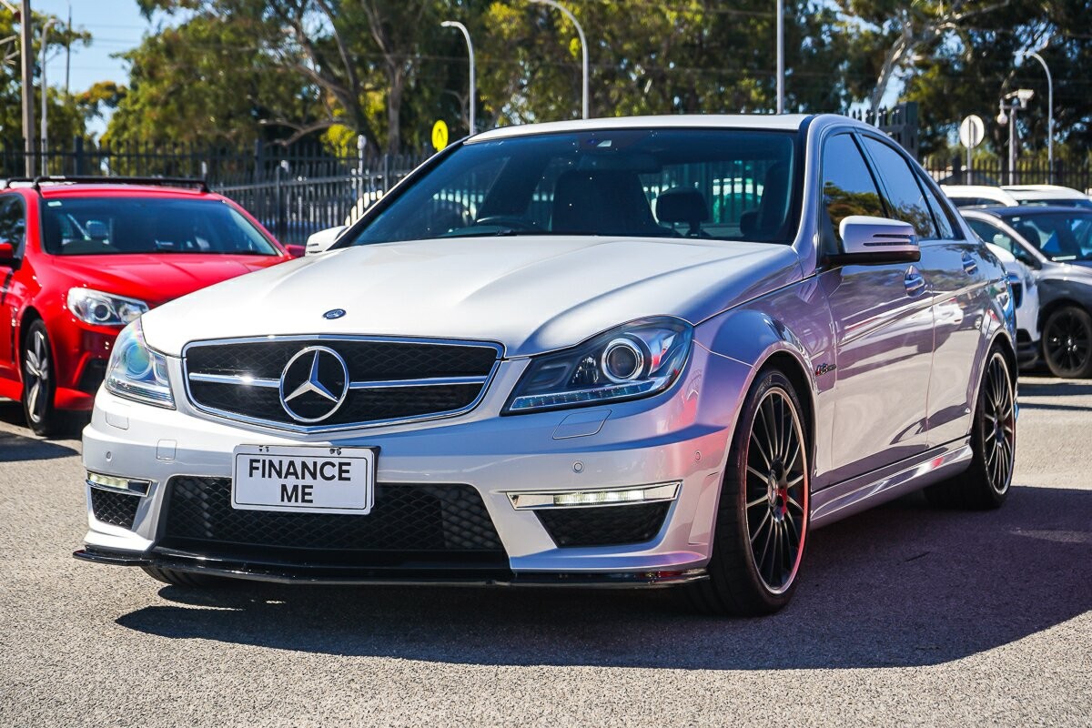 Mercedes Benz C-class image 4
