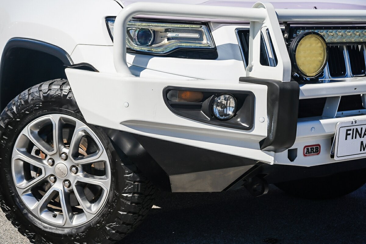 Jeep Grand Cherokee image 2