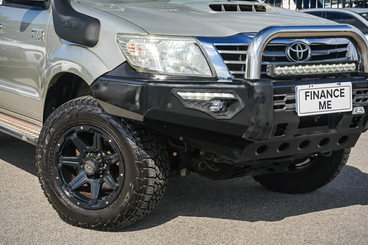 Toyota Hilux image 2