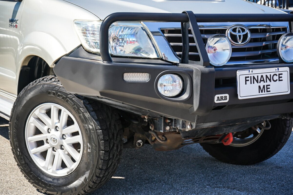 Toyota Hilux image 2
