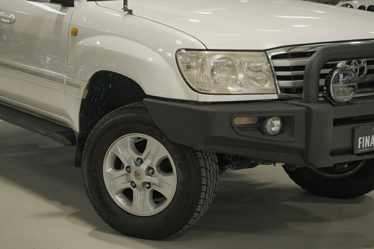 Toyota Landcruiser image 2
